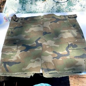 Terra and Sky camo shorts new size 20w